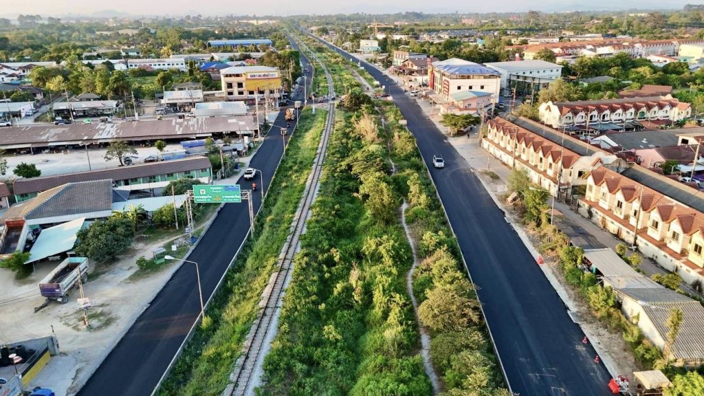 The car is now open. road along the railway Chaiphonwithi Intersection - Nong Ket Yai Intersection